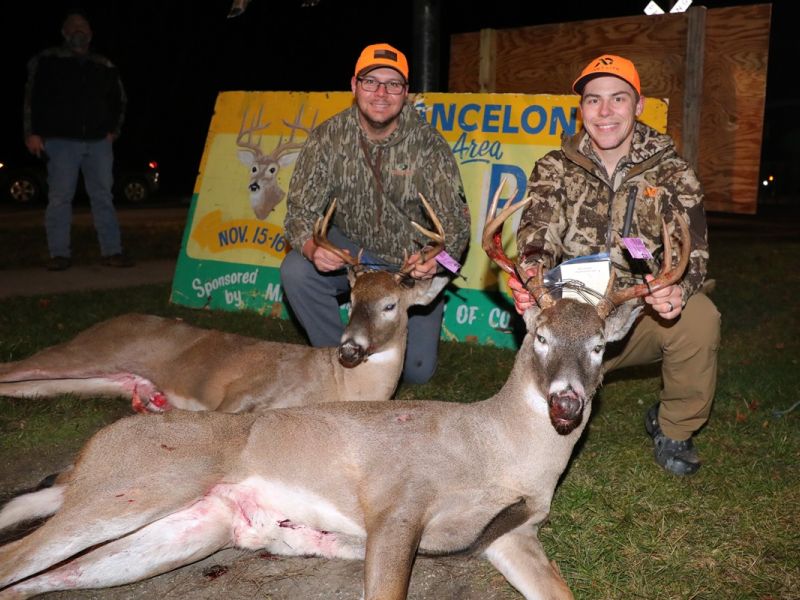 2023 11 15 fb buck pole img