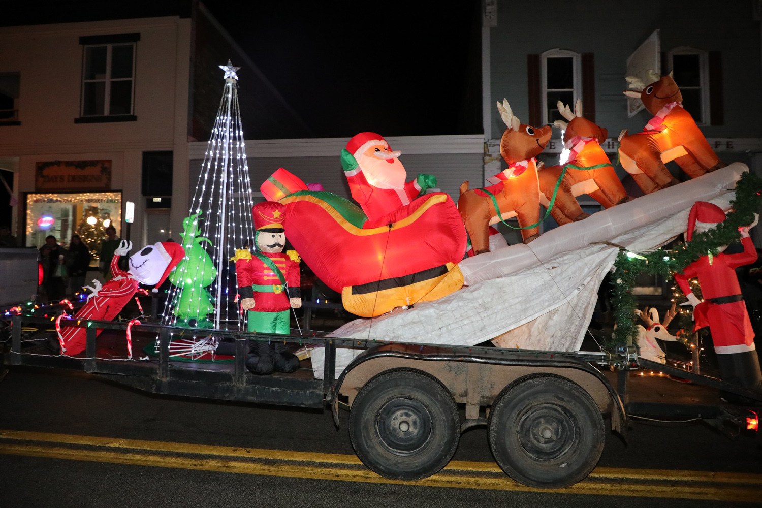 2023 12 09 AR Light Parade Fosters Mancleona IMG 3860